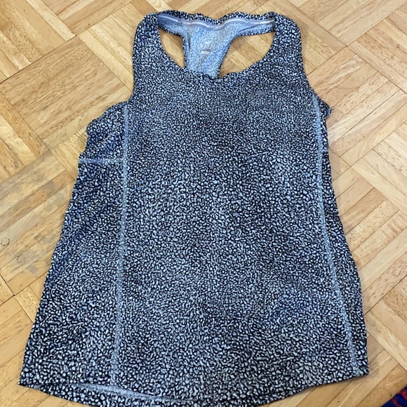 Set of 3 Nike Tank Tops - Picture 8 of 8